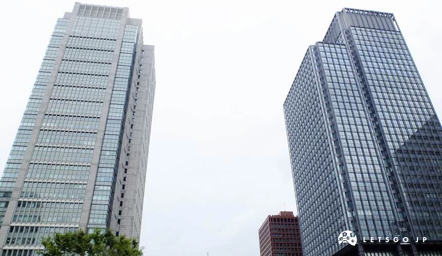 J 左边是「丸大楼」,右边是「新丸大楼」