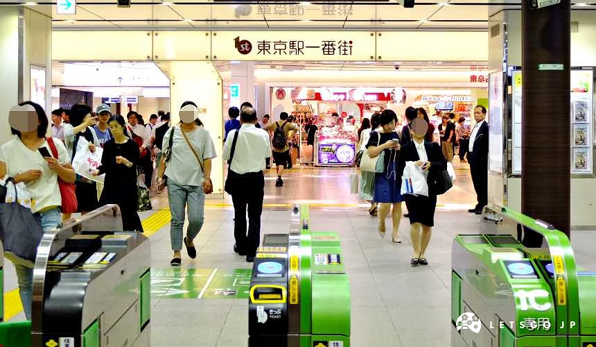 八重洲地下中央口出来就看到东京站一番街