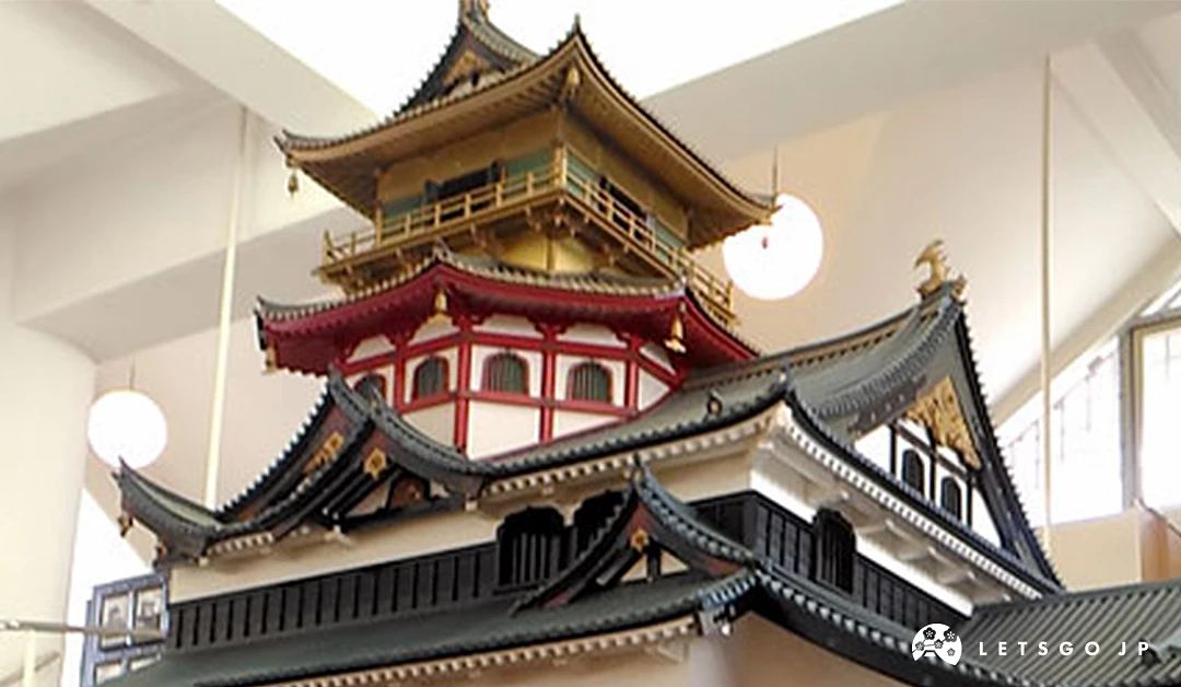 安土城郭资料馆内展示的安土城 1:20 缩尺模型,呈现五层外观七层内构的多彩楼阁建筑