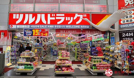 tsuruhadrug鶴羽藥妝店門口