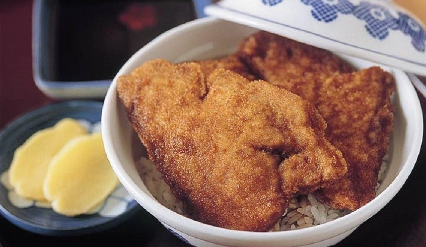 「欧洲轩」的酱汁猪排饭