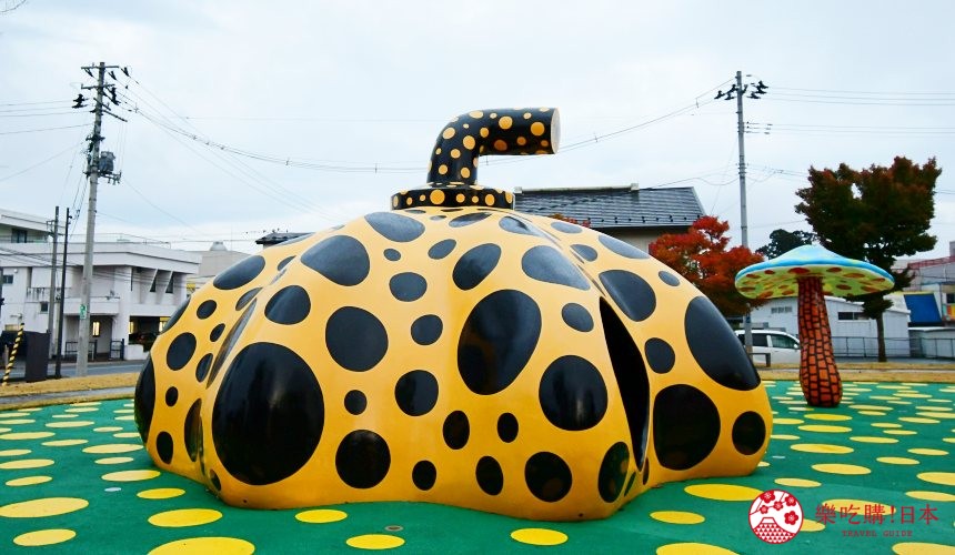 青森十和田市現代美術館草間彌生南瓜作品