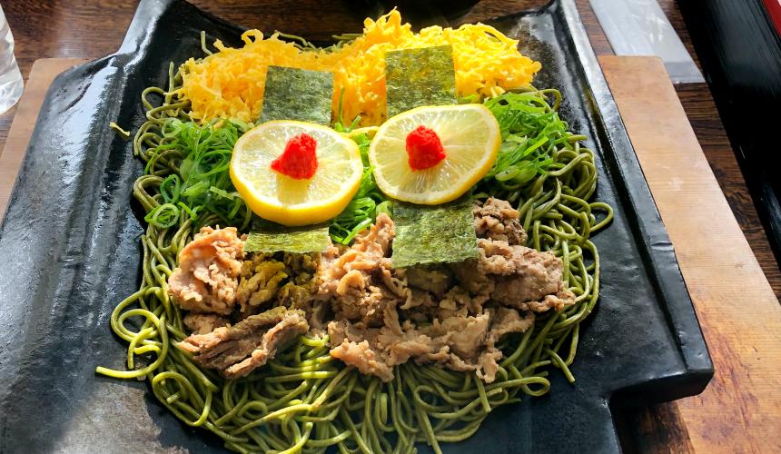 日本山陽山陰山口市的美食瓦片蕎麥麵配料多