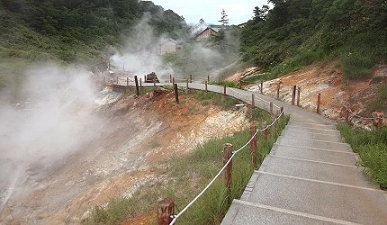 可沿途欣赏原始火山活动的后生挂自然研究路