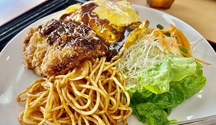 土耳其饭集合了将义大利面、炸猪排或是炒饭等元素