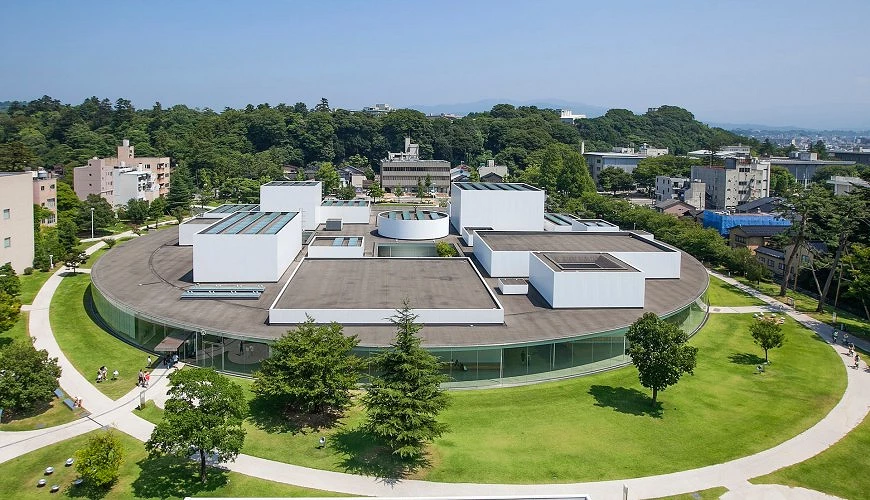 金澤21世紀美術館圓形體建築