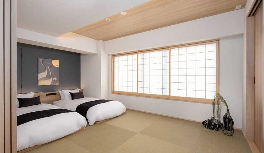 MIMARU大阪心齋橋WEST現代和風雙人房,設有榻榻米地板與日式拉門窗戶
