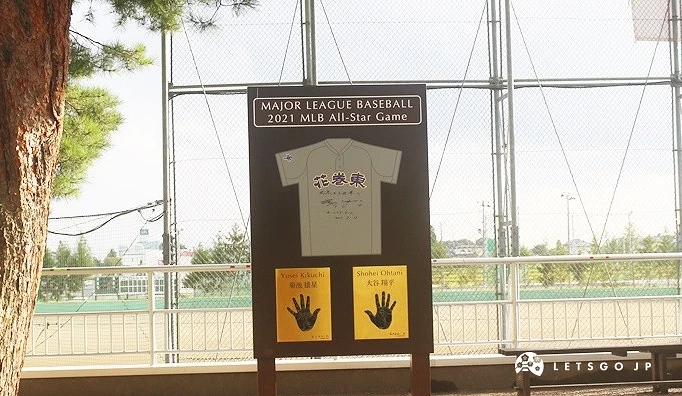 MLB球員紀念手印,上面有兩個手印