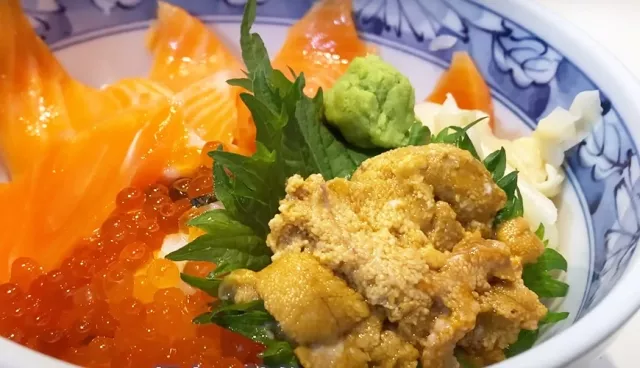 筑地市场必吃美食11选:文字烧可乐饼、玉子烧、烤和牛串、海鲜丼都推荐