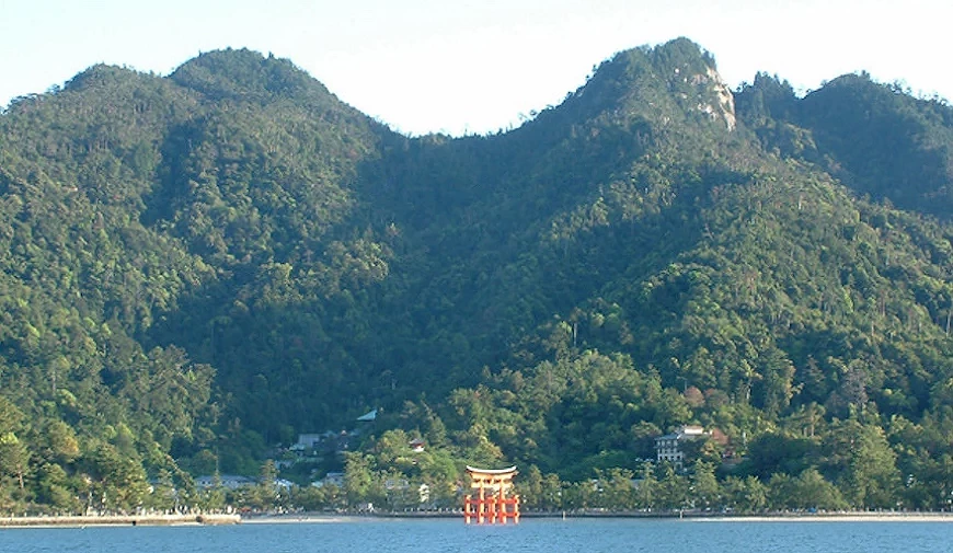 弥山与鸟居
