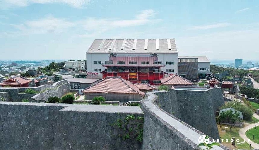火災後,目前正殿被圍起來重建中