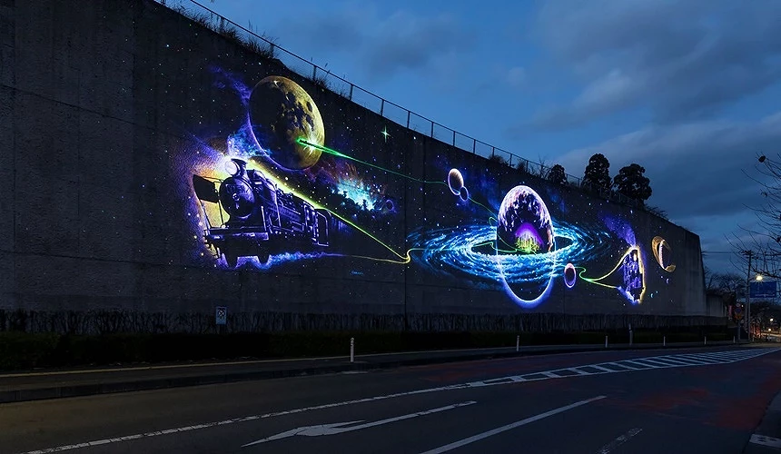 「銀河鐵道之夜」夜間壁畫,有列車有宇宙