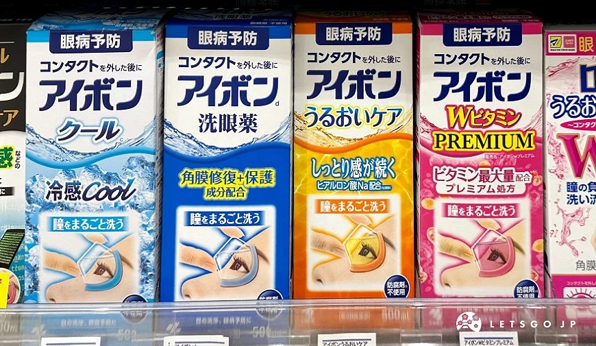 一盒畫著用小容器洗眼睛的洗眼液