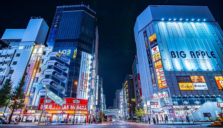 秋叶原夜间景色