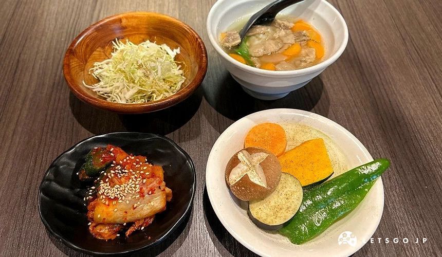 泡菜、蔬菜拼盤等小菜