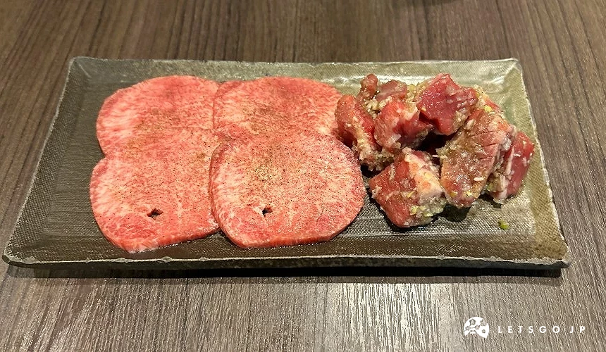 薄切牛舌與蔥花拌牛舌