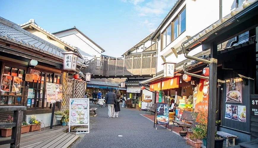 由布院溫泉街景象