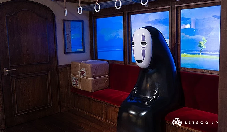 重現《神隱少女》中千尋和無臉男一同搭乘火車的名畫面
