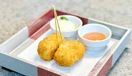消費並出示優惠券,即贈蟹肉奶油可樂餅一份(2顆)
