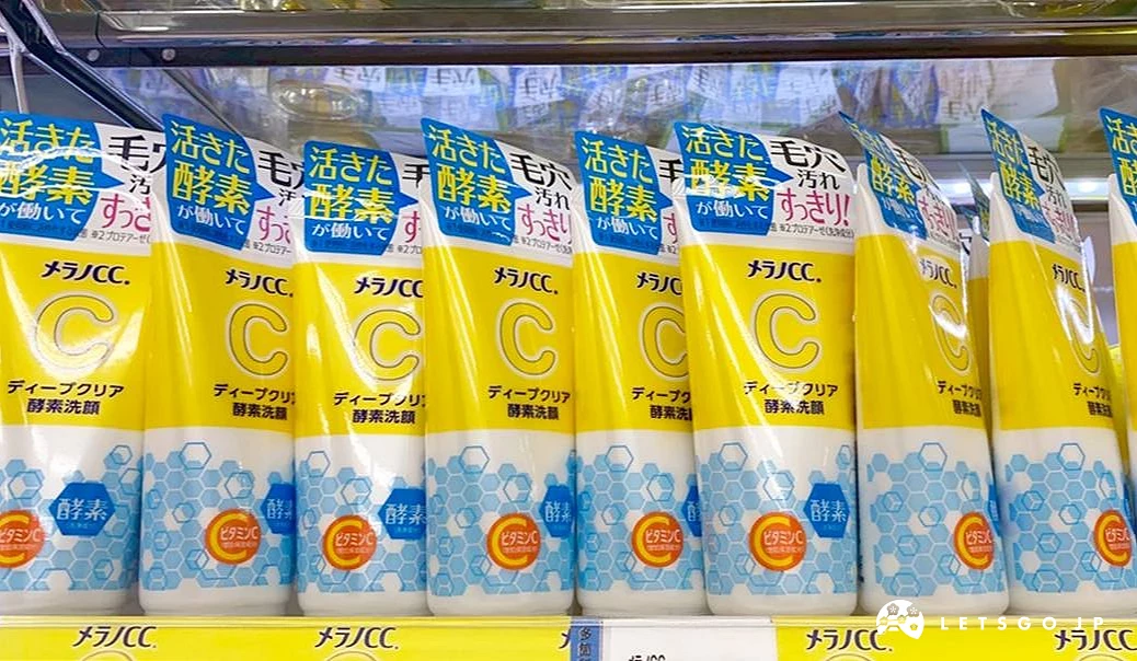 樂敦製藥 Melano CC 毛孔清透酵素洗面乳商品陳列在架上
