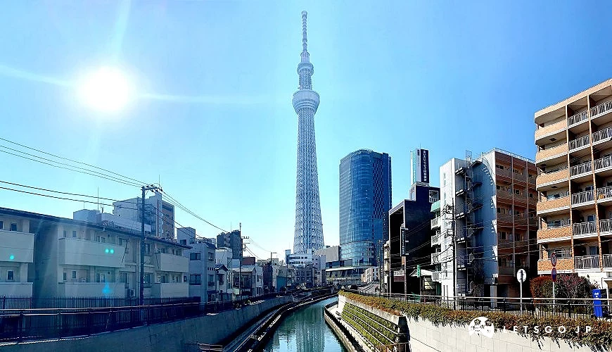 晴天仰望晴空塔全景