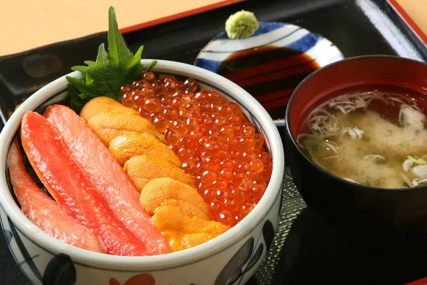 อาหารทะเลสดใหม่ที่ ตลาด Hakodate Morning Market