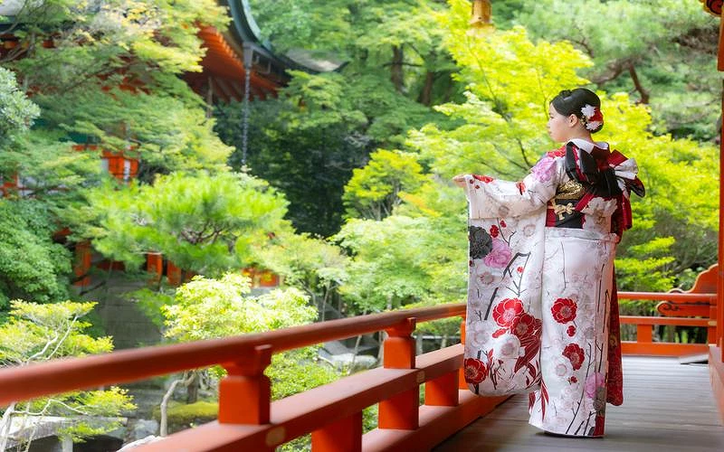 一位穿著和服的女性