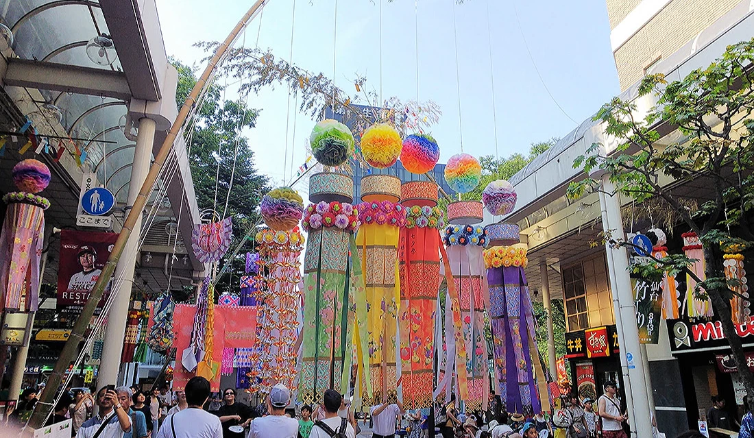 仙台七夕祭典的高聳裝飾