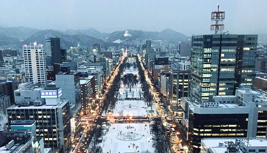 俯瞰冬季的札幌市區,被白雪覆蓋