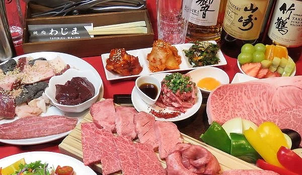 YAKINIKU WAJIMA的套餐,包含不同和牛部位、寿司、火锅、沙拉等