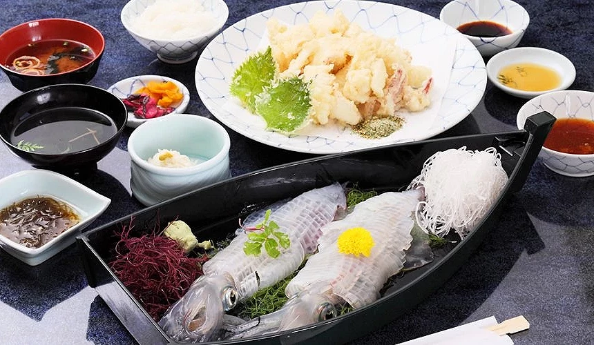 河太郎的「烏賊活造定食」份量十足
