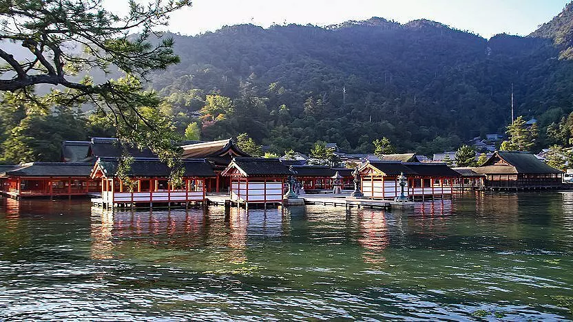 บรรยากาศเมืองกลางน้ำอันแสนเป็นเอกลักษณ์