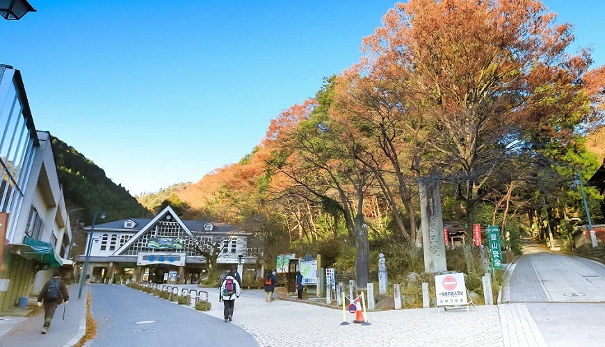 高尾山車站前廣場