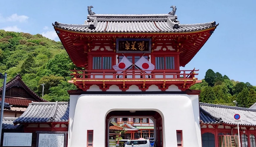 武雄温泉的红色楼门