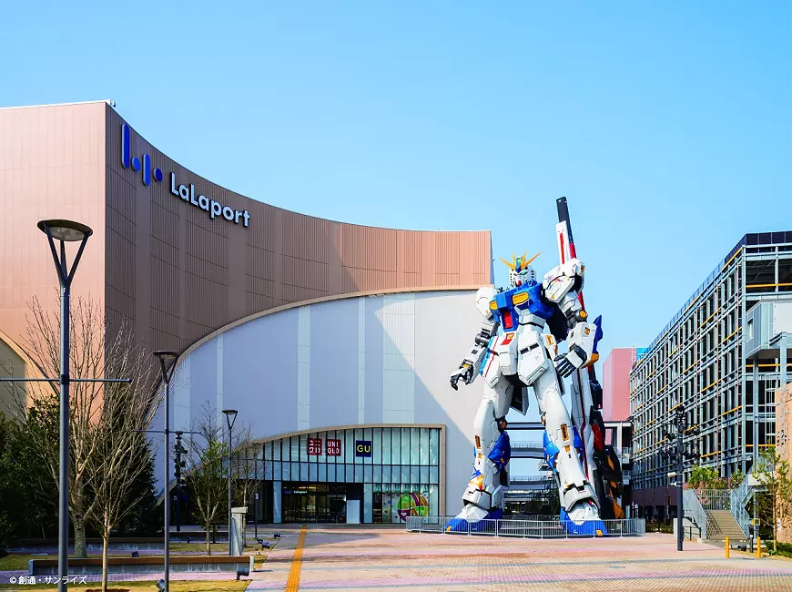 บรรยากาศภายนอก LaLaport Fukuoka พร้อมกันดั้มแลนด์มาร์กเด็ด