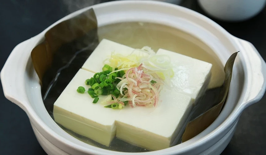 只有昆布高湯和嫩豆腐的湯豆腐