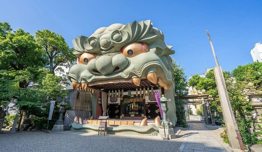 大張嘴巴的獅子造型神殿