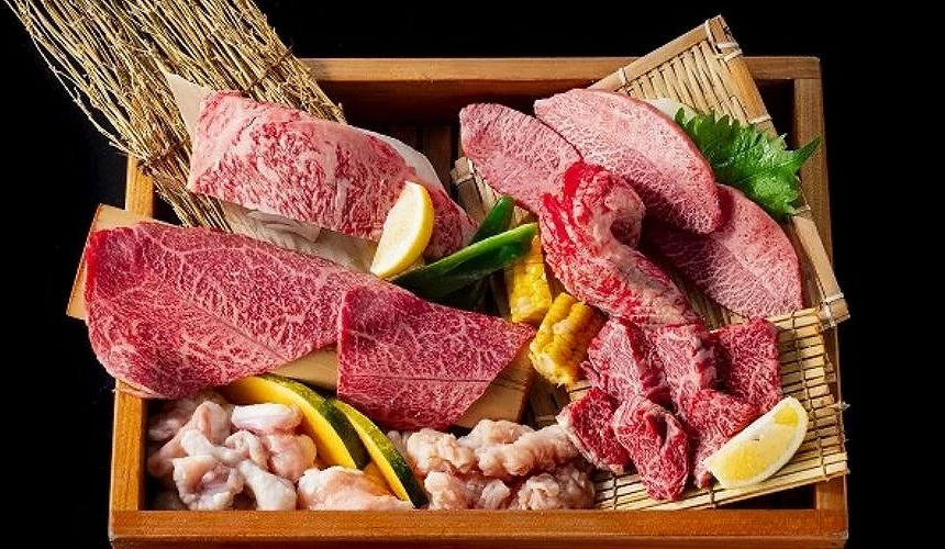 燒肉餐廳的佐賀牛拼盤超澎湃