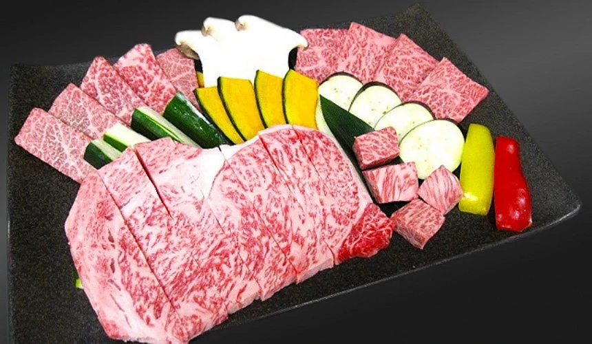 牛肉与蔬菜的拼盘