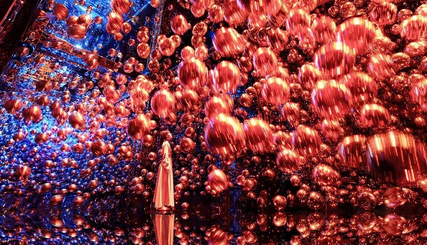 ผลงาน teamLab《Morphing Continuum》©teamLab