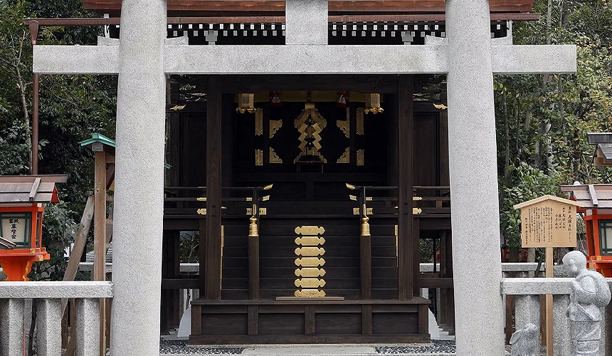 不论是情侣还是单身者,都可以来此祈求好缘降临
