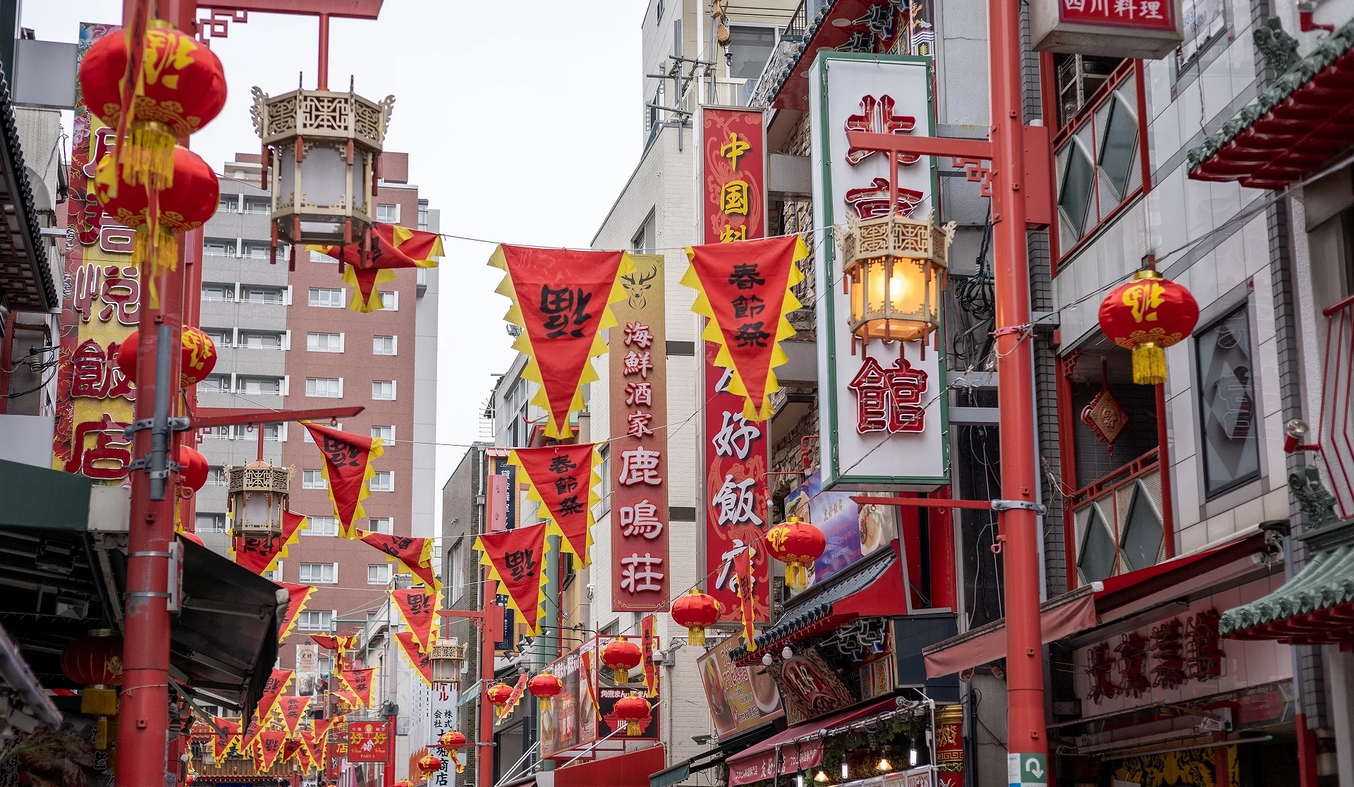神户的中华街可见多处以红色的点缀,充满中华风的气氛
