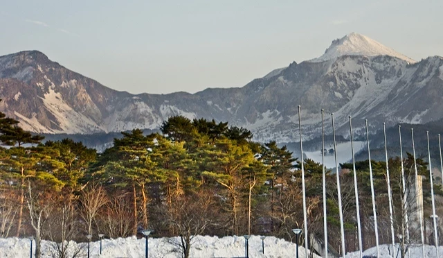 裏磐梯地區連綿雪山冬日美景
