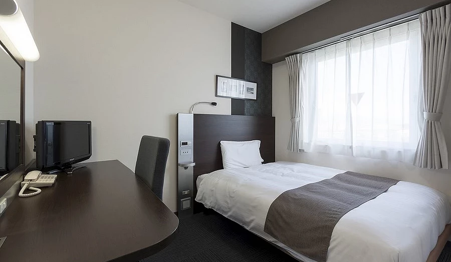 Comfort Hotel 郡山客房內部黑白色系