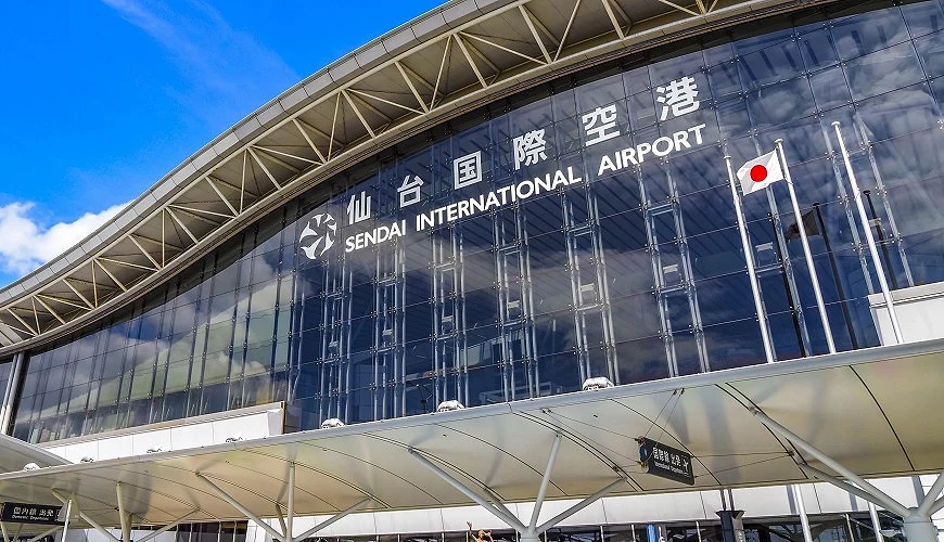 仙台国际机场玻璃外墙与日本国旗