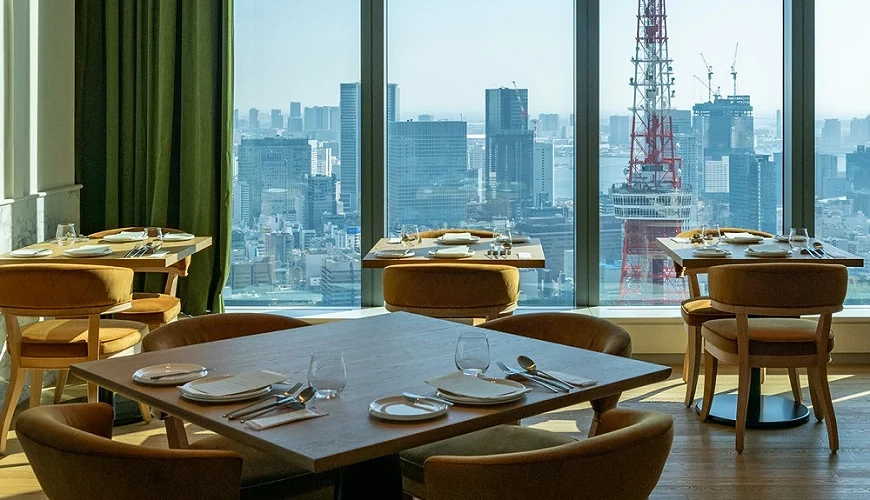 有落地窗的餐廳,能眺望東京鐵塔
