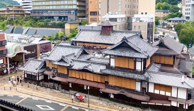 四國道後溫泉攻略2025：交通、泡湯、神隱少女打卡、商店街美食住宿推薦