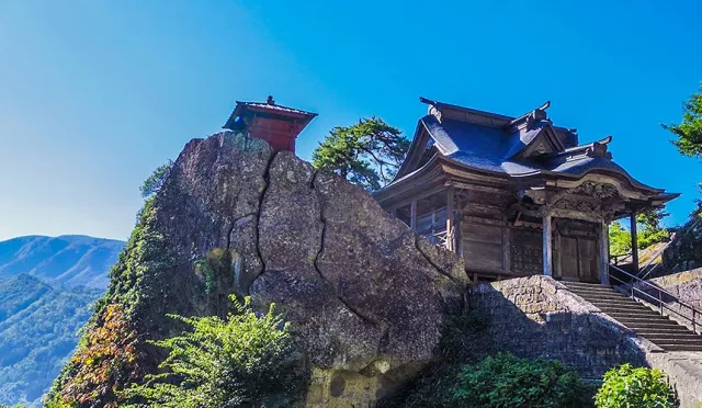 日本东北9大秘境景点推荐:青森十二湖青池、岩手龙泉洞、秋田元泷伏流水风景绝美!