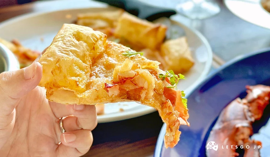 薄片酥皮披薩上有滿滿的龍蝦肉