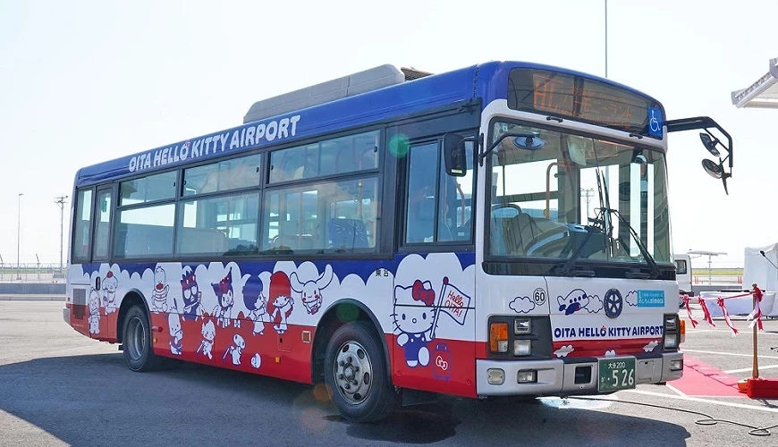 大分 Hello Kitty 機場彩繪巴士